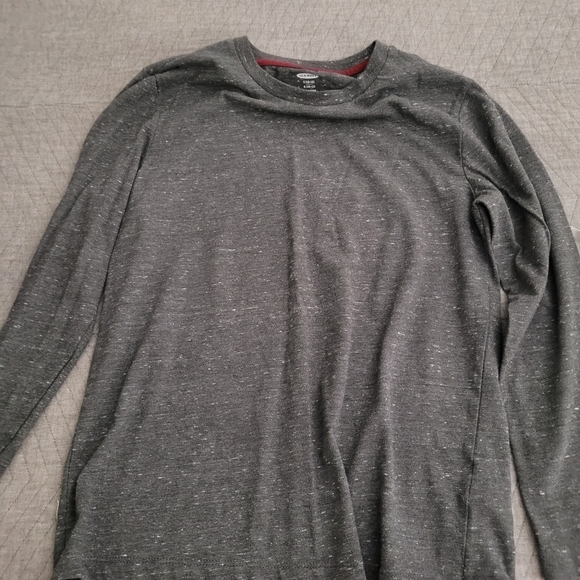 2 long sleeve shirts - Picture 3 of 4